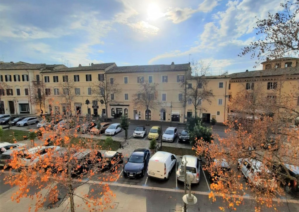 Appartamenti bilocale in vendita  76 m², Poggio Mirteto, località Piazza Martiri della Libertà