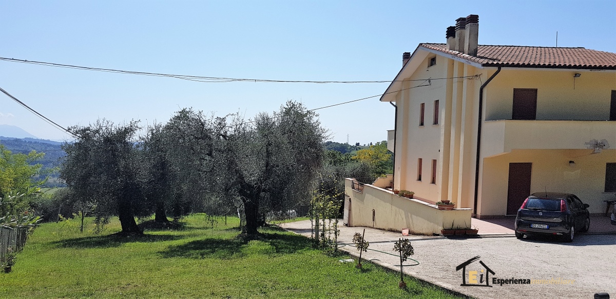 Villa CANTALUPO IN SABINA vendita  Cantalupo in Sabina  Esperienza Immobiliare