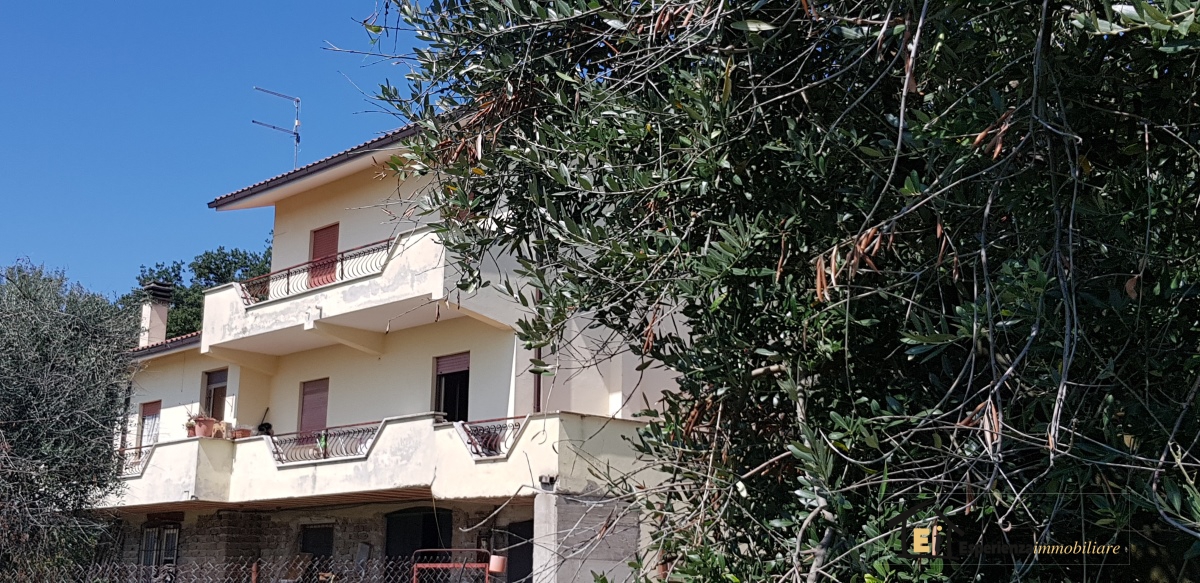 Villa CANTALUPO IN SABINA vendita  Cantalupo in Sabina  Esperienza Immobiliare